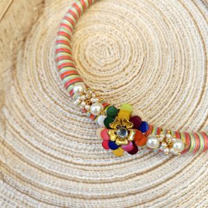 Collar Rakhi Flor Multicolor